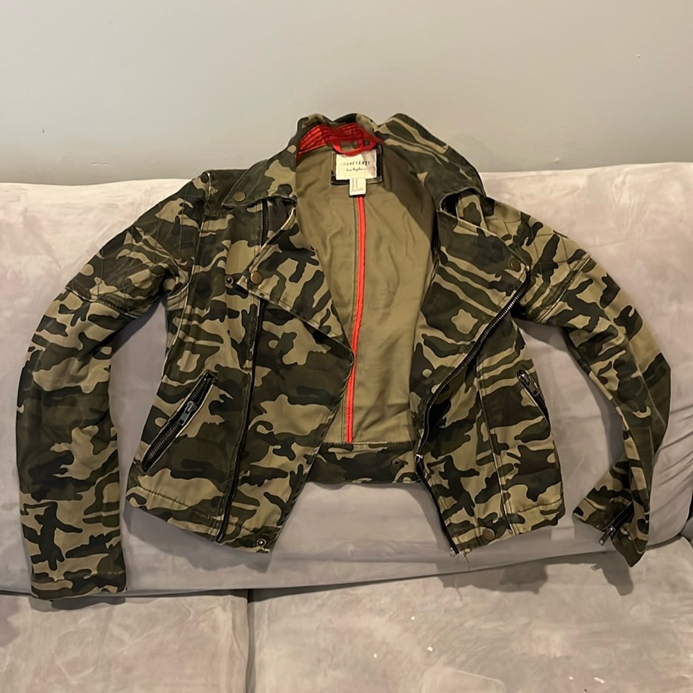 Camouflage waste jacket